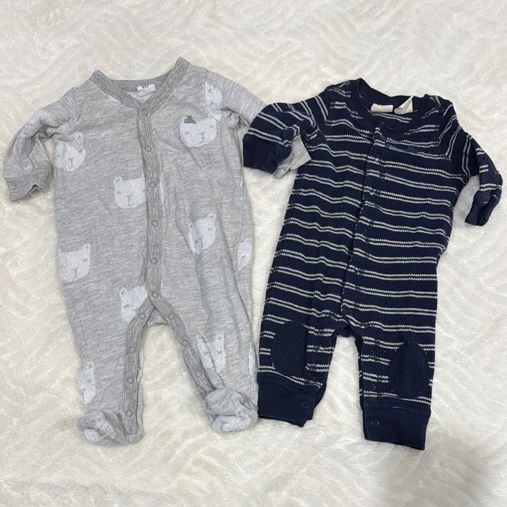 Baby Gap 0-3m Cozy Gray and Navy Kids One Piece Snap Footed